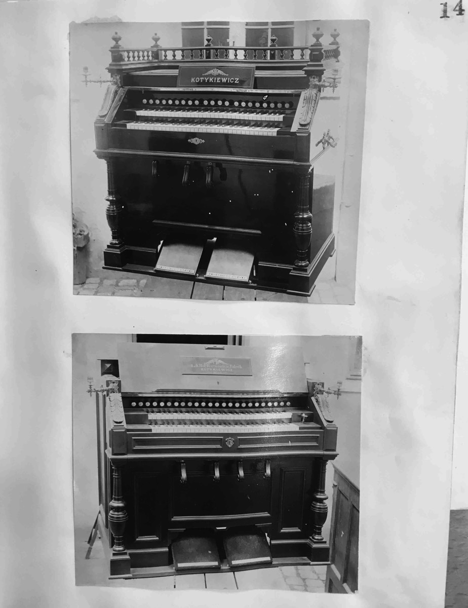 2 wunderschöne Harmonium im Hof der Straußengasse