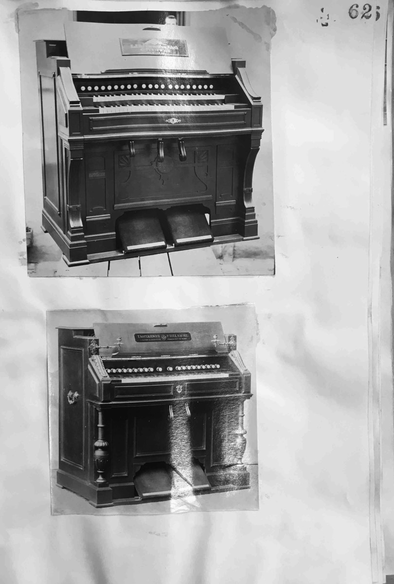 Foto oben: schöen Details am Gehäuse / Foto unten: sehr frühes Instrument