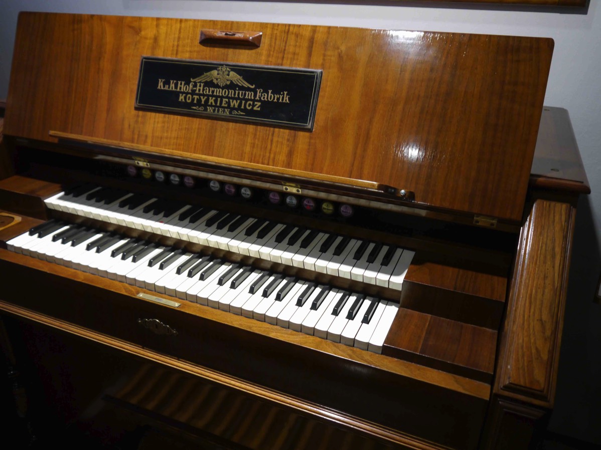 9490 Pedalharmonium